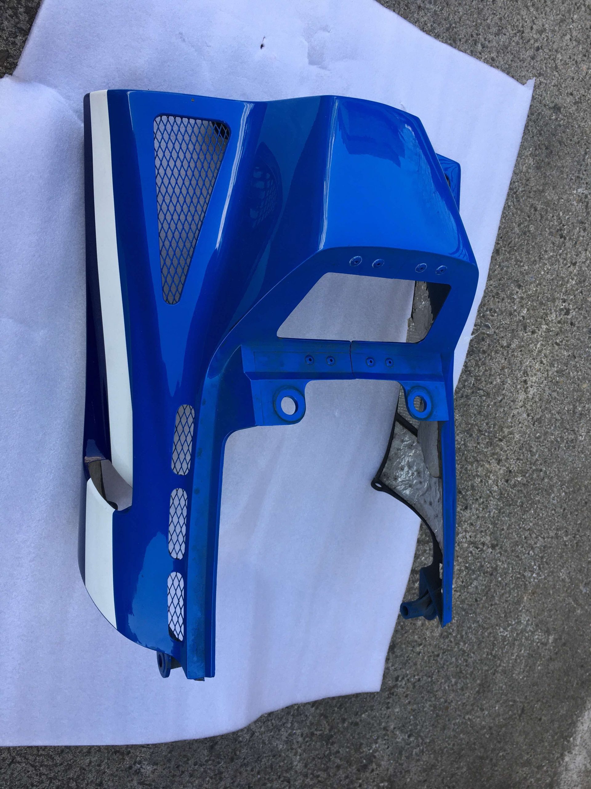 1985 Suzuki RG500 OEM Full Body Fairing Set – Complete Original Panels – Excellent Condition - Image 8
