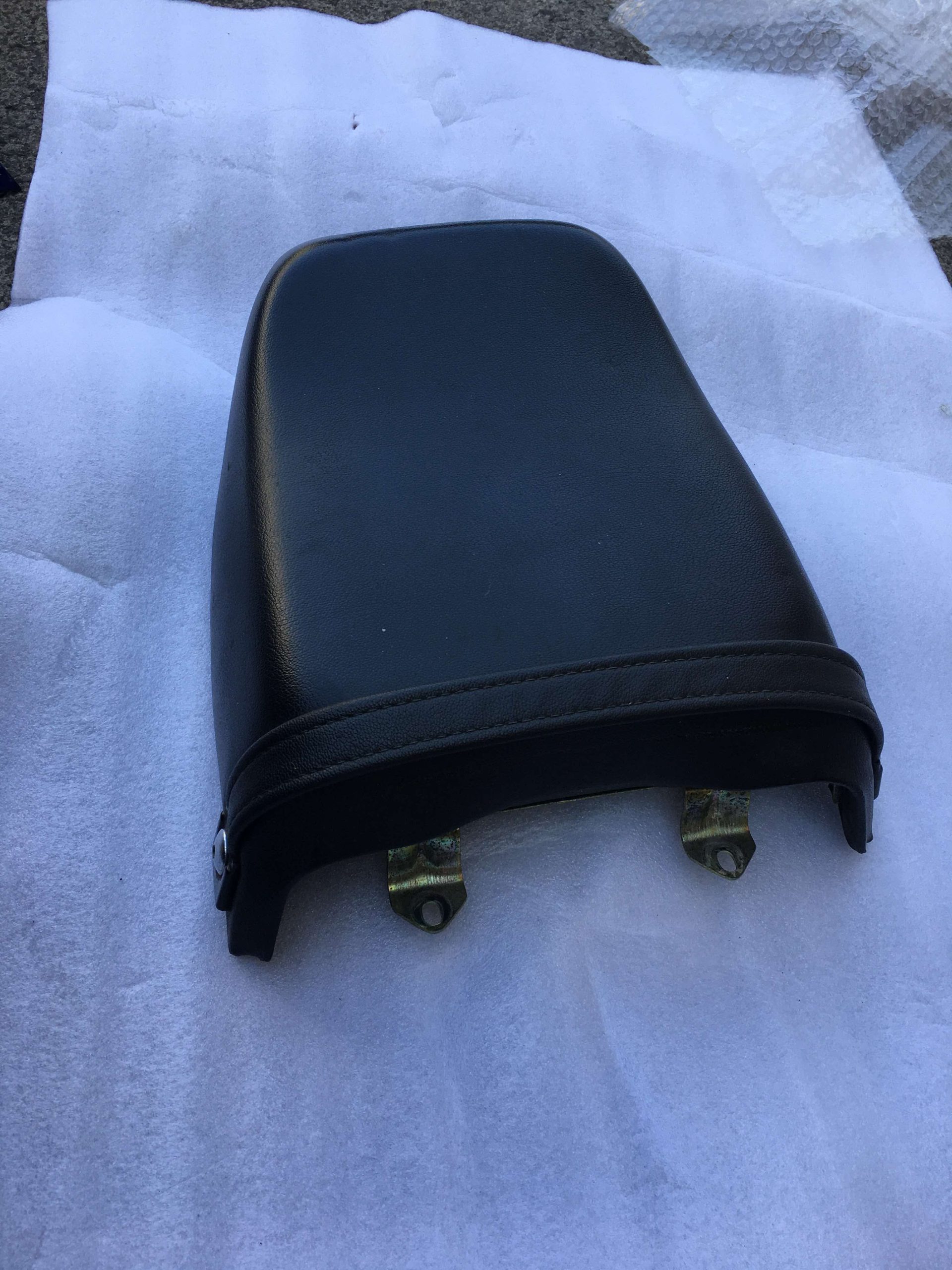 1985 Suzuki RG500 OEM Full Body Fairing Set – Complete Original Panels – Excellent Condition - Image 9