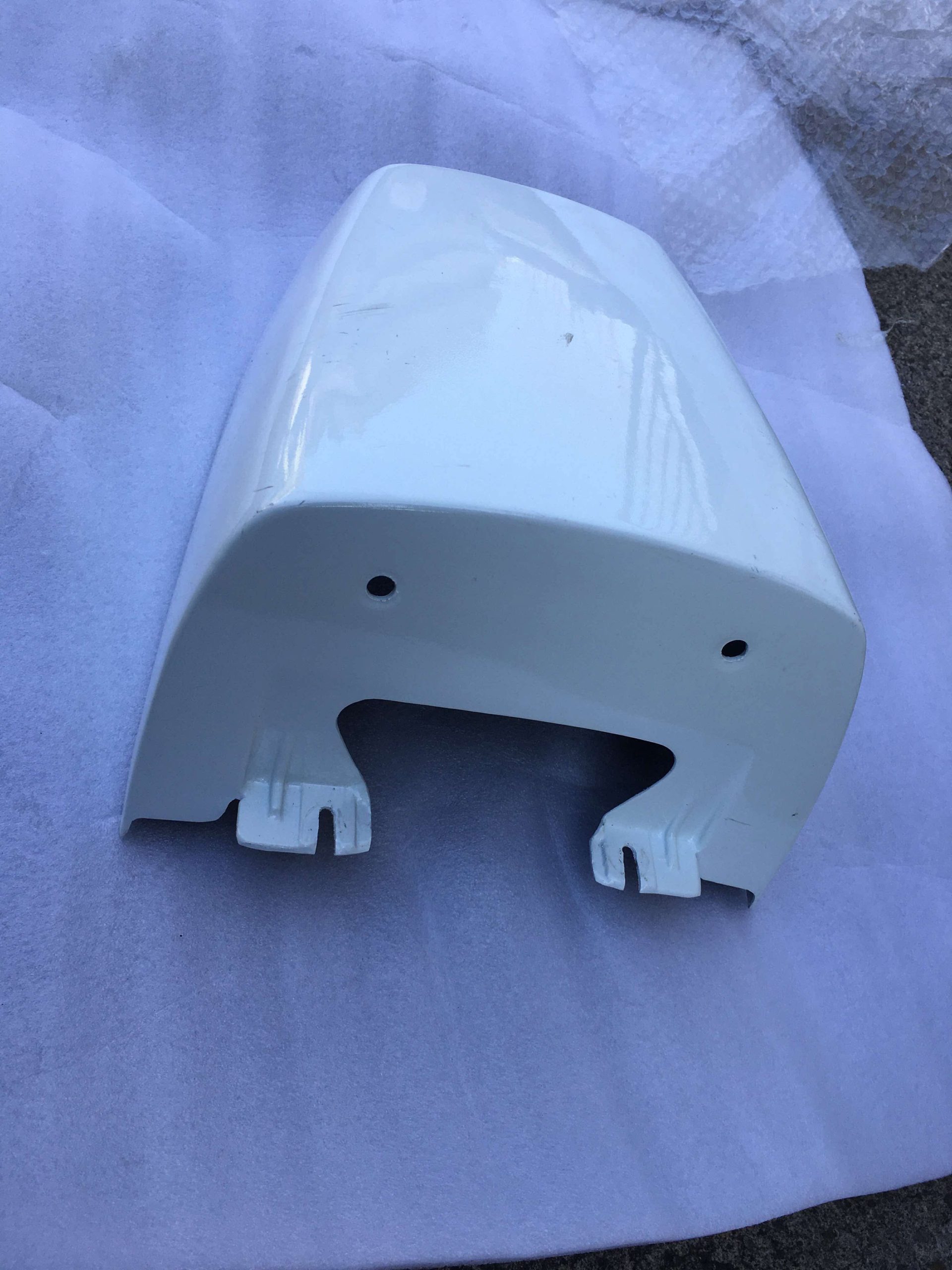 1985 Suzuki RG500 OEM Full Body Fairing Set – Complete Original Panels – Excellent Condition - Image 12