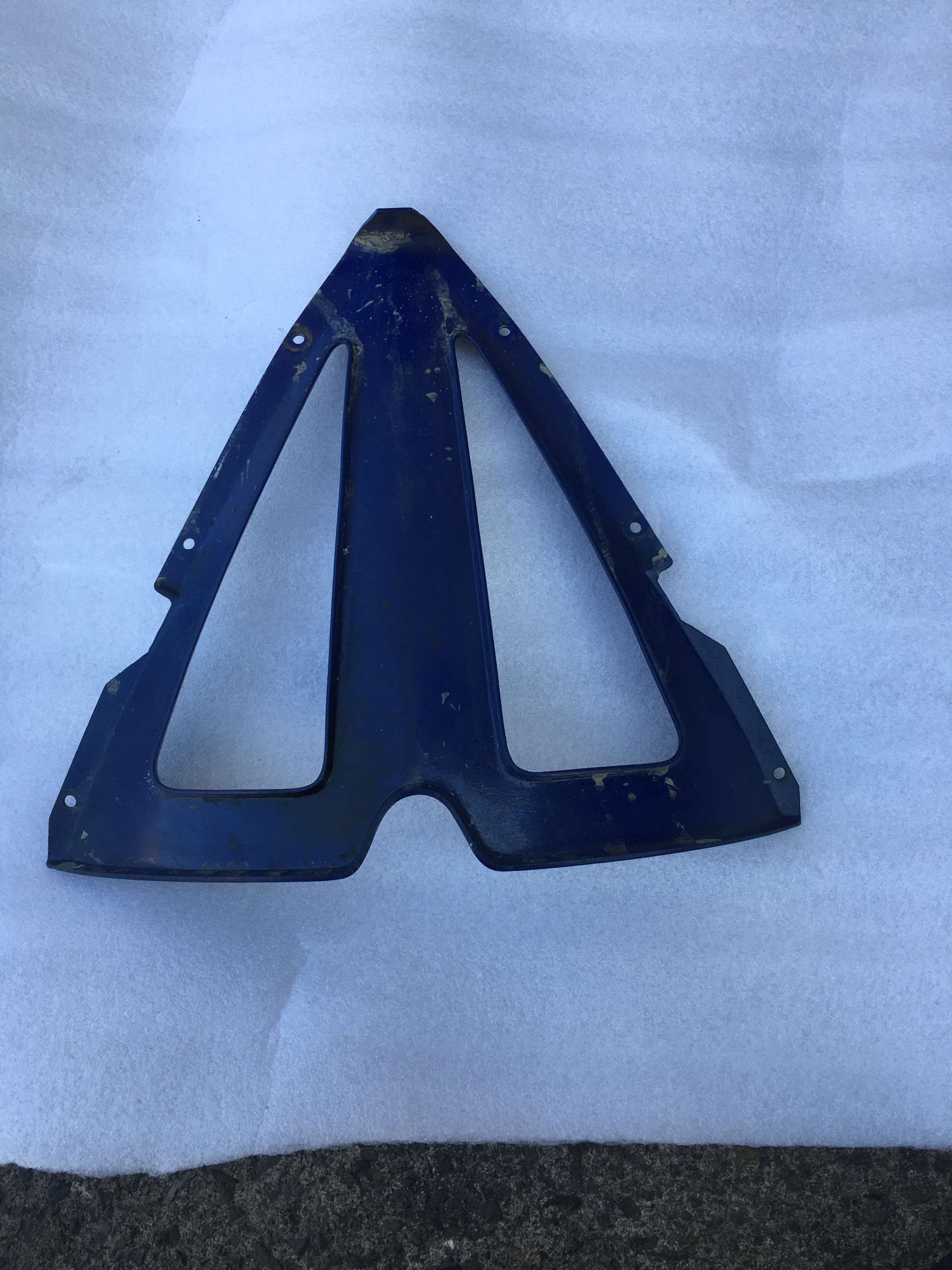 1985 Suzuki RG500 OEM Full Body Fairing Set – Complete Original Panels – Excellent Condition - Image 6