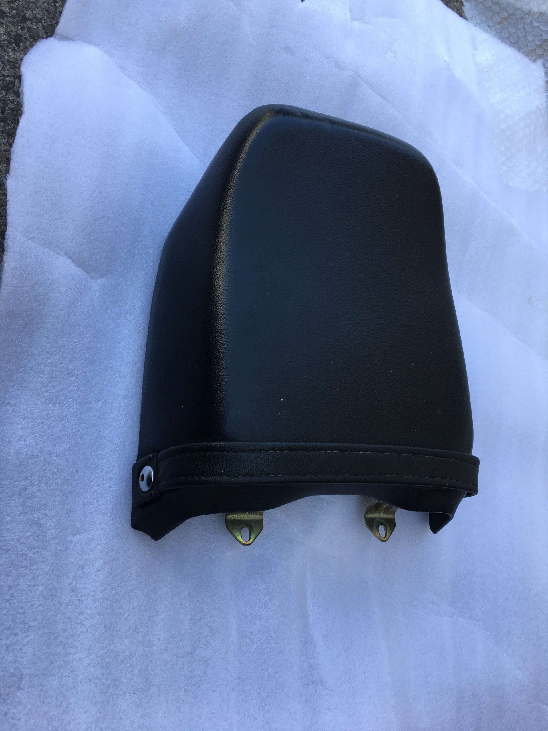 1985 Suzuki RG500 OEM Full Body Fairing Set – Complete Original Panels – Excellent Condition - Image 4