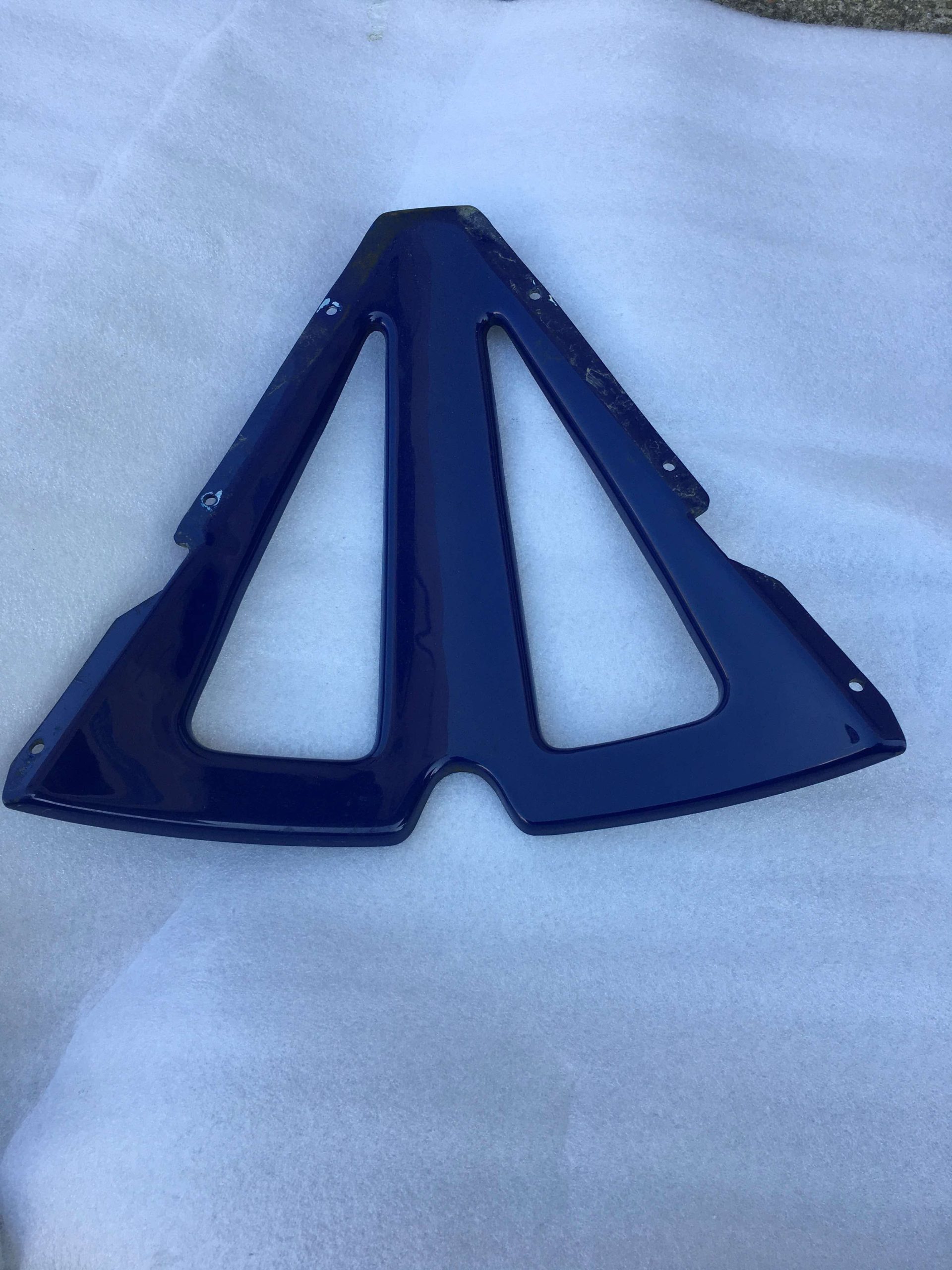 1985 Suzuki RG500 OEM Full Body Fairing Set – Complete Original Panels – Excellent Condition - Image 5