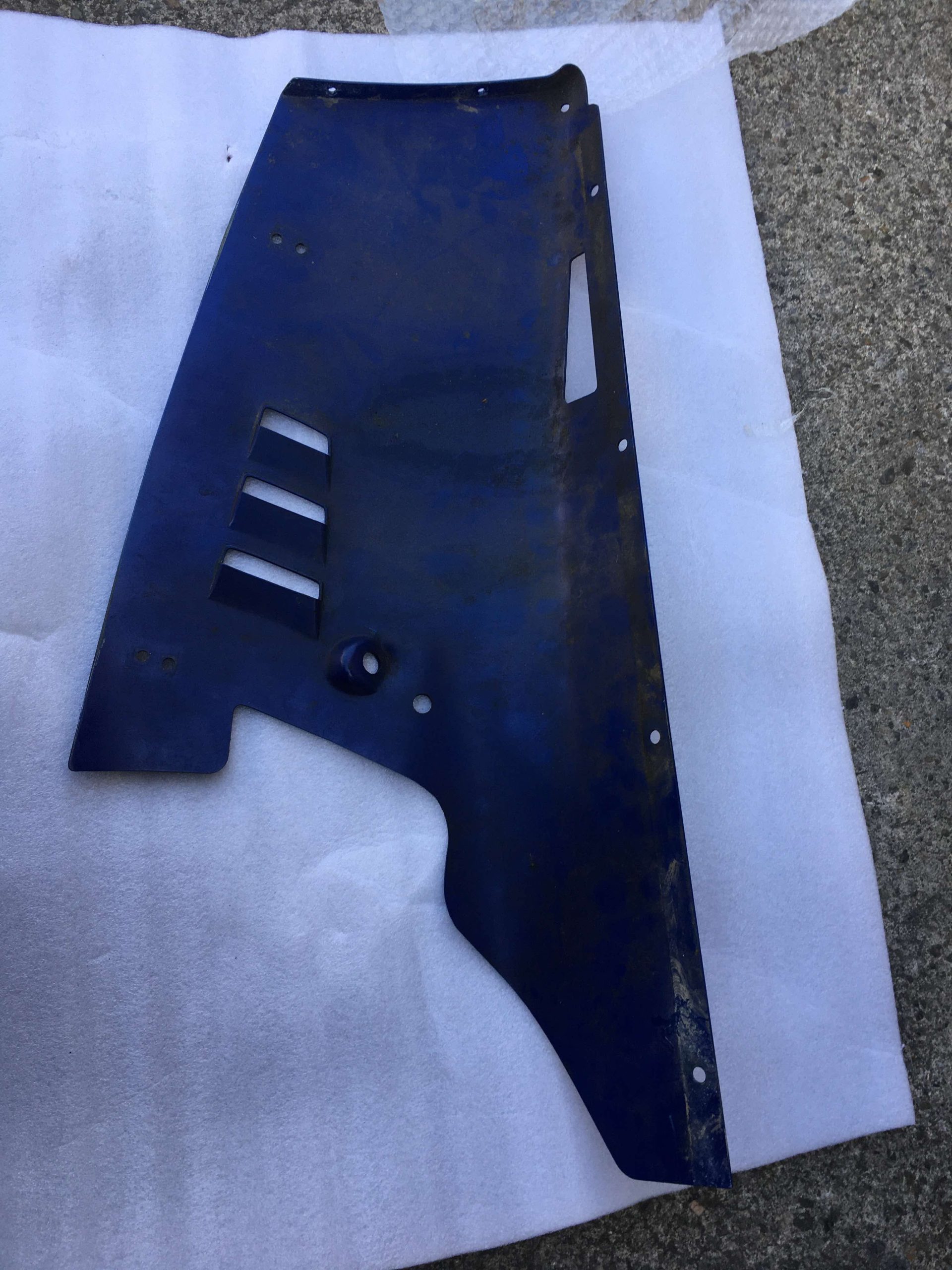 1985 Suzuki RG500 OEM Full Body Fairing Set – Complete Original Panels – Excellent Condition - Image 3