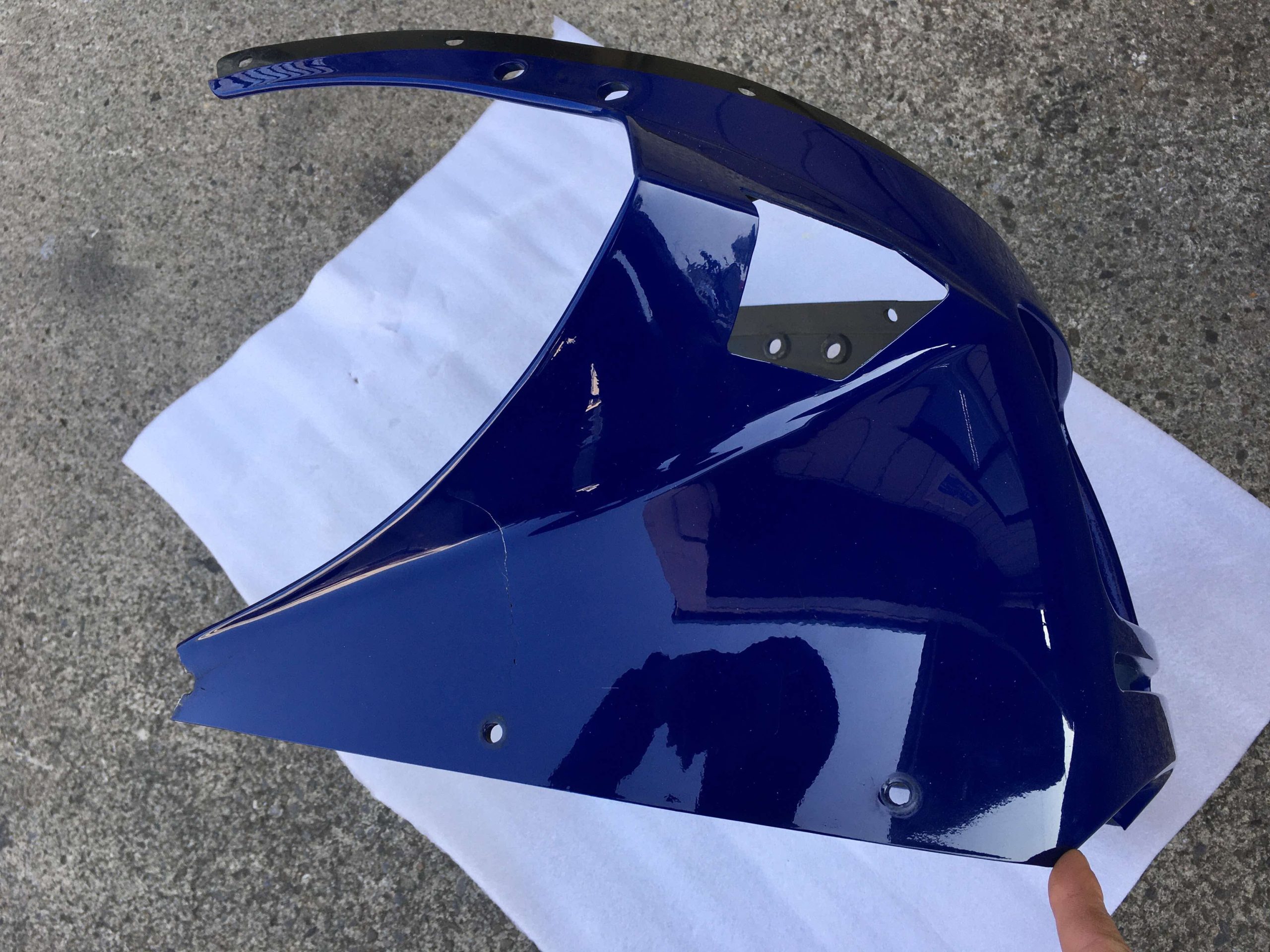 1985 Suzuki RG500 OEM Full Body Fairing Set – Complete Original Panels – Excellent Condition - Image 17
