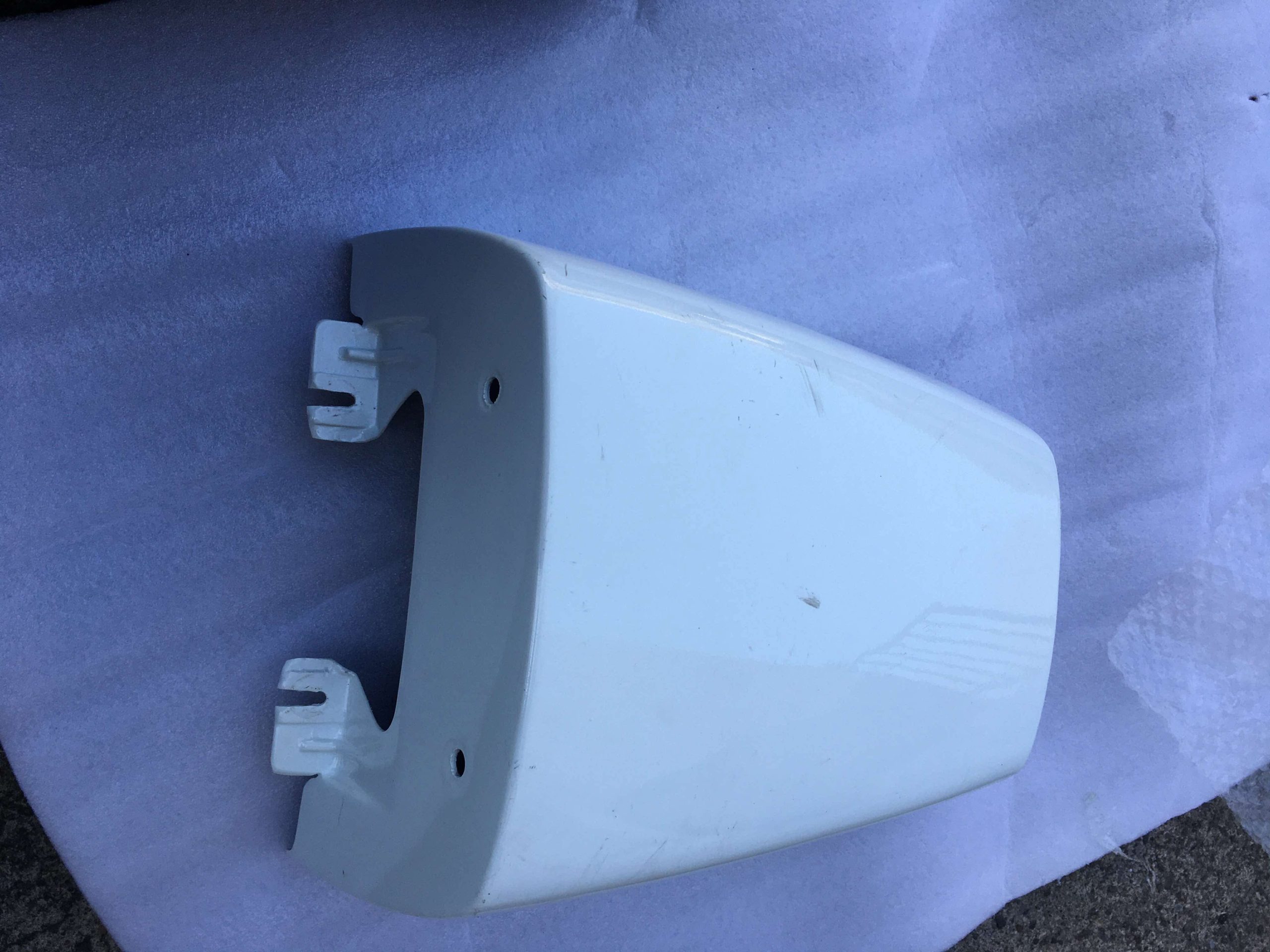 1985 Suzuki RG500 OEM Full Body Fairing Set – Complete Original Panels – Excellent Condition - Image 19