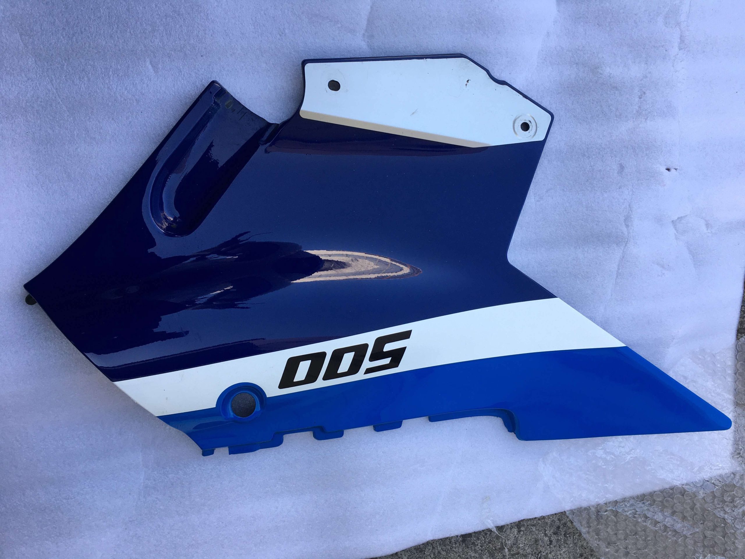 1985 Suzuki RG500 OEM Full Body Fairing Set – Complete Original Panels – Excellent Condition - Image 21
