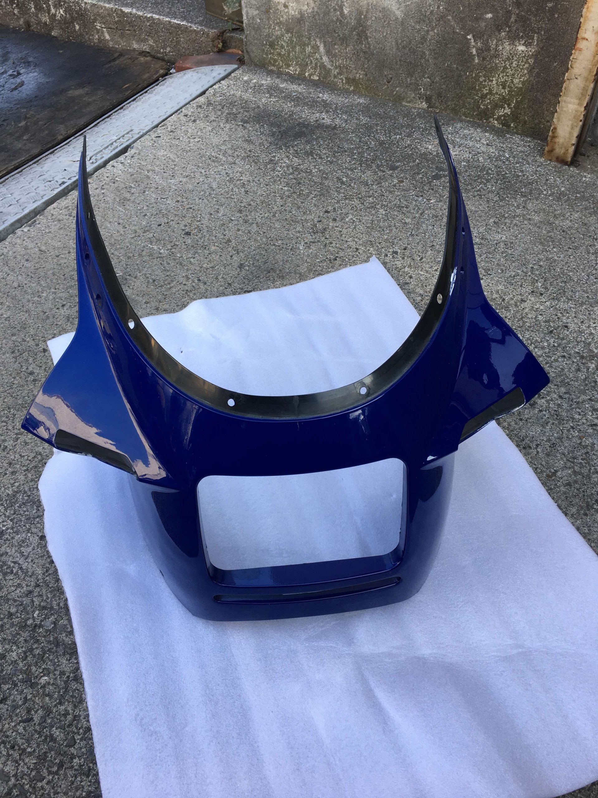 1985 Suzuki RG500 OEM Full Body Fairing Set – Complete Original Panels – Excellent Condition - Image 25