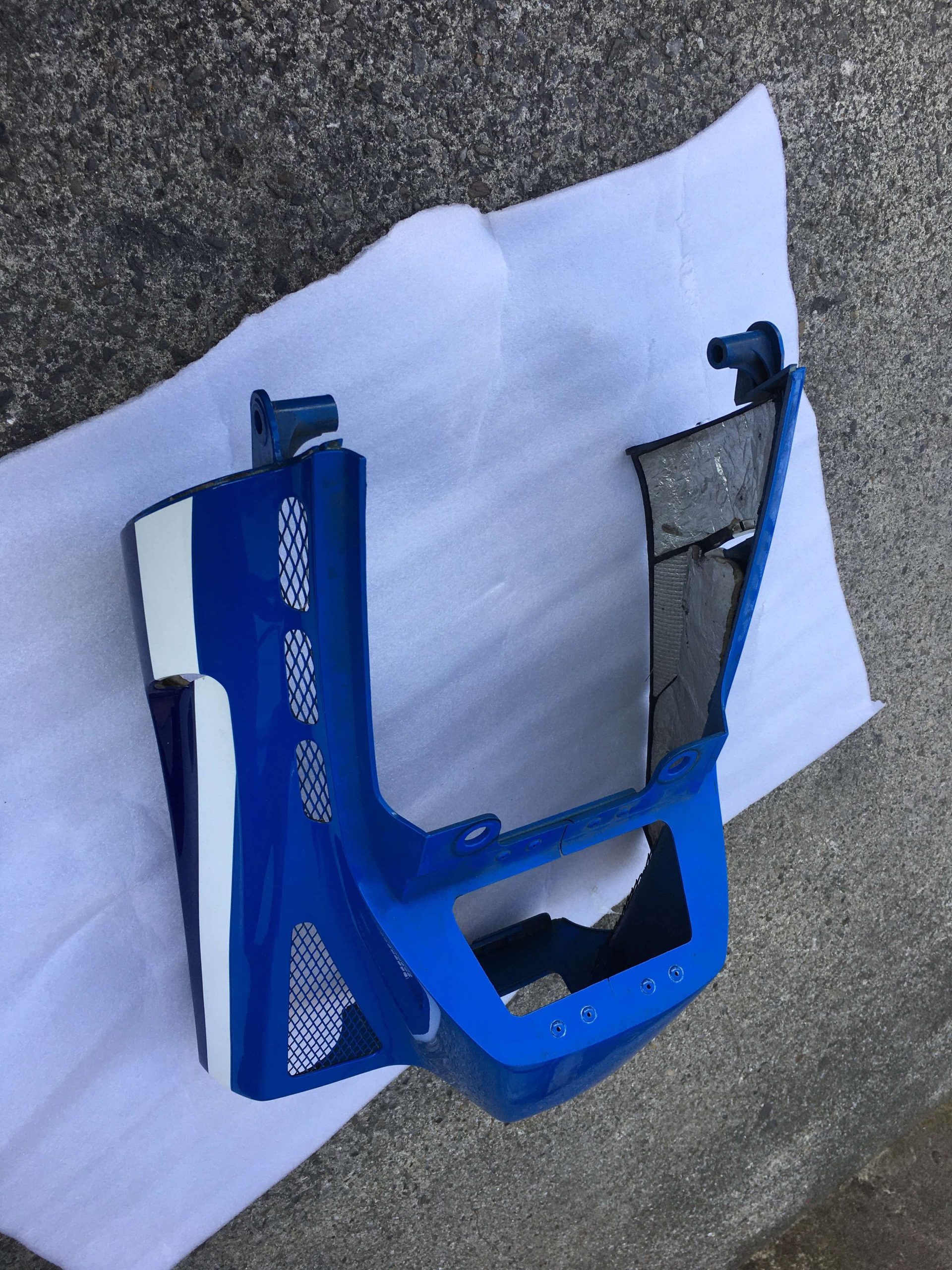 1985 Suzuki RG500 OEM Full Body Fairing Set – Complete Original Panels – Excellent Condition - Image 18