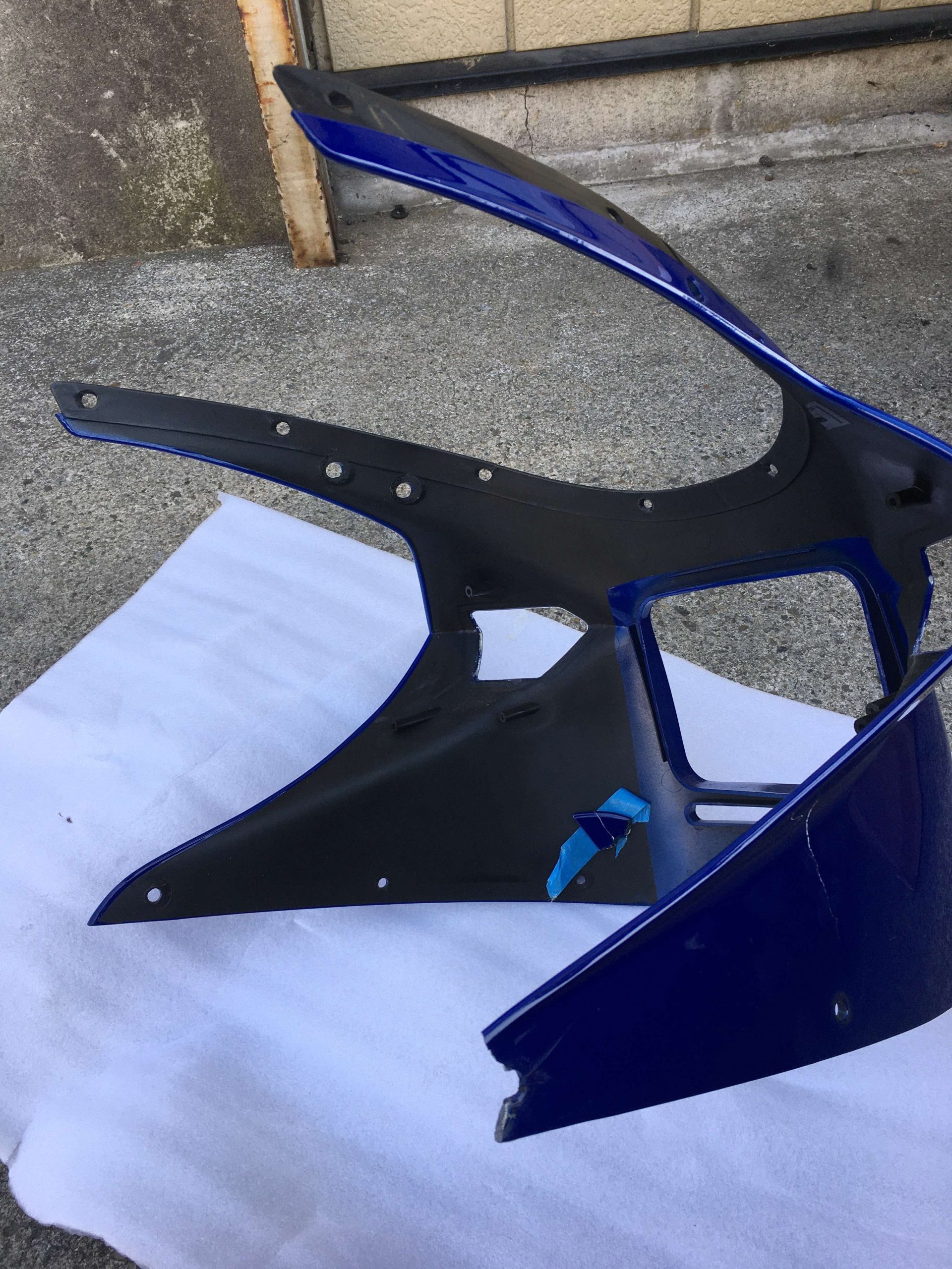 1985 Suzuki RG500 OEM Full Body Fairing Set – Complete Original Panels – Excellent Condition - Image 15