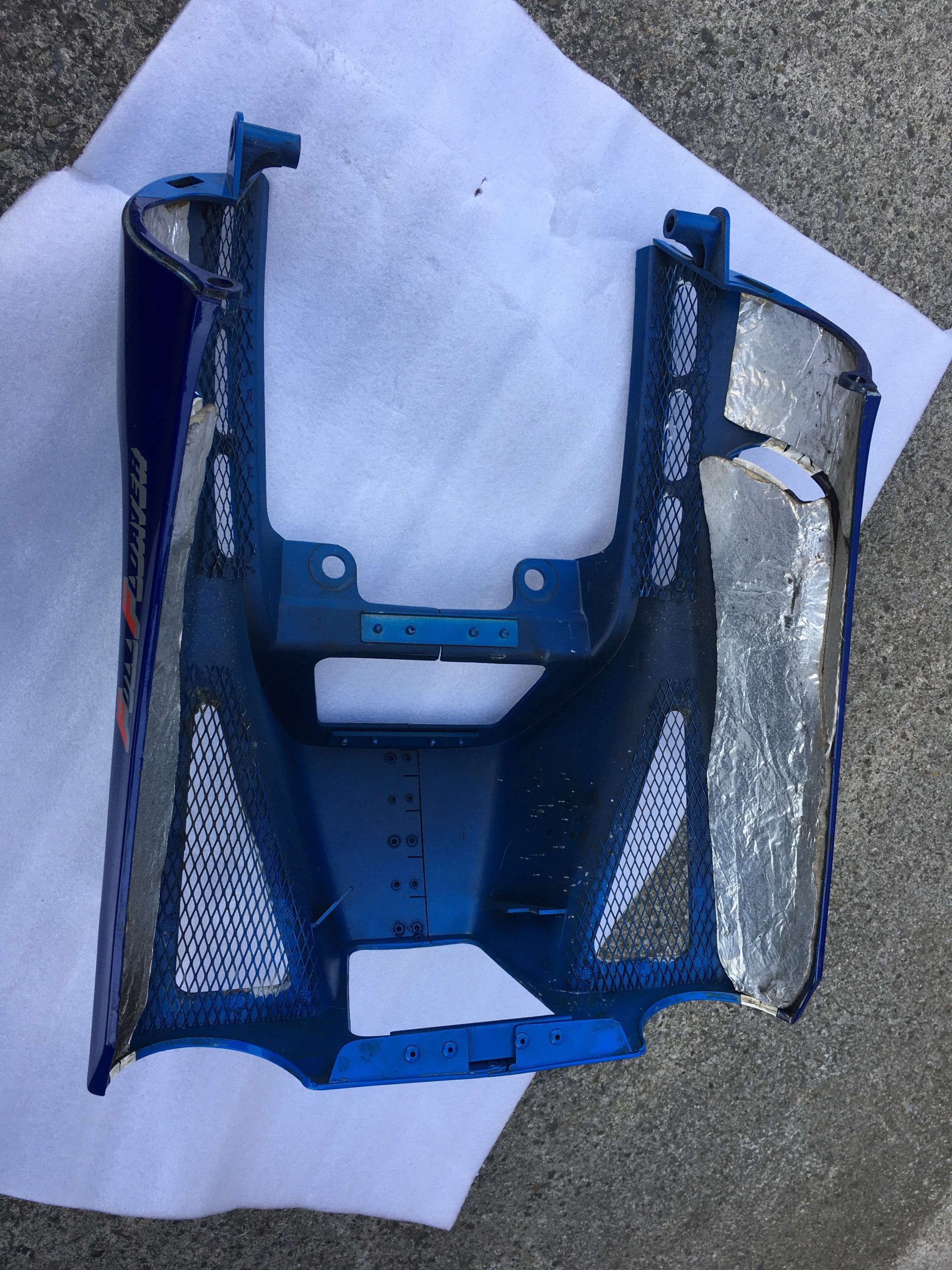 1985 Suzuki RG500 OEM Full Body Fairing Set – Complete Original Panels – Excellent Condition - Image 23