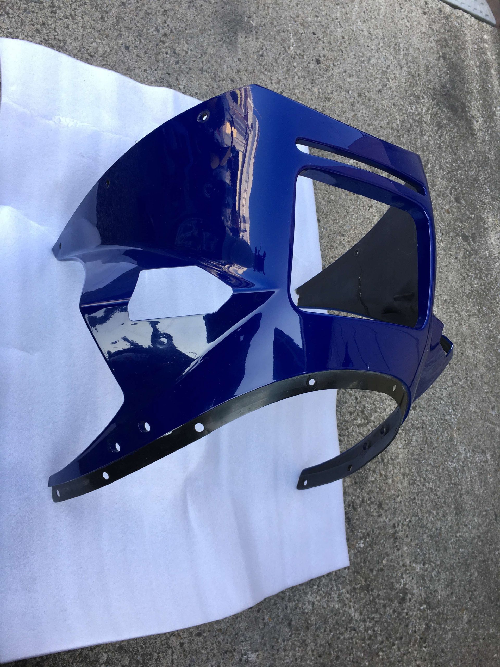 1985 Suzuki RG500 OEM Full Body Fairing Set – Complete Original Panels – Excellent Condition - Image 13