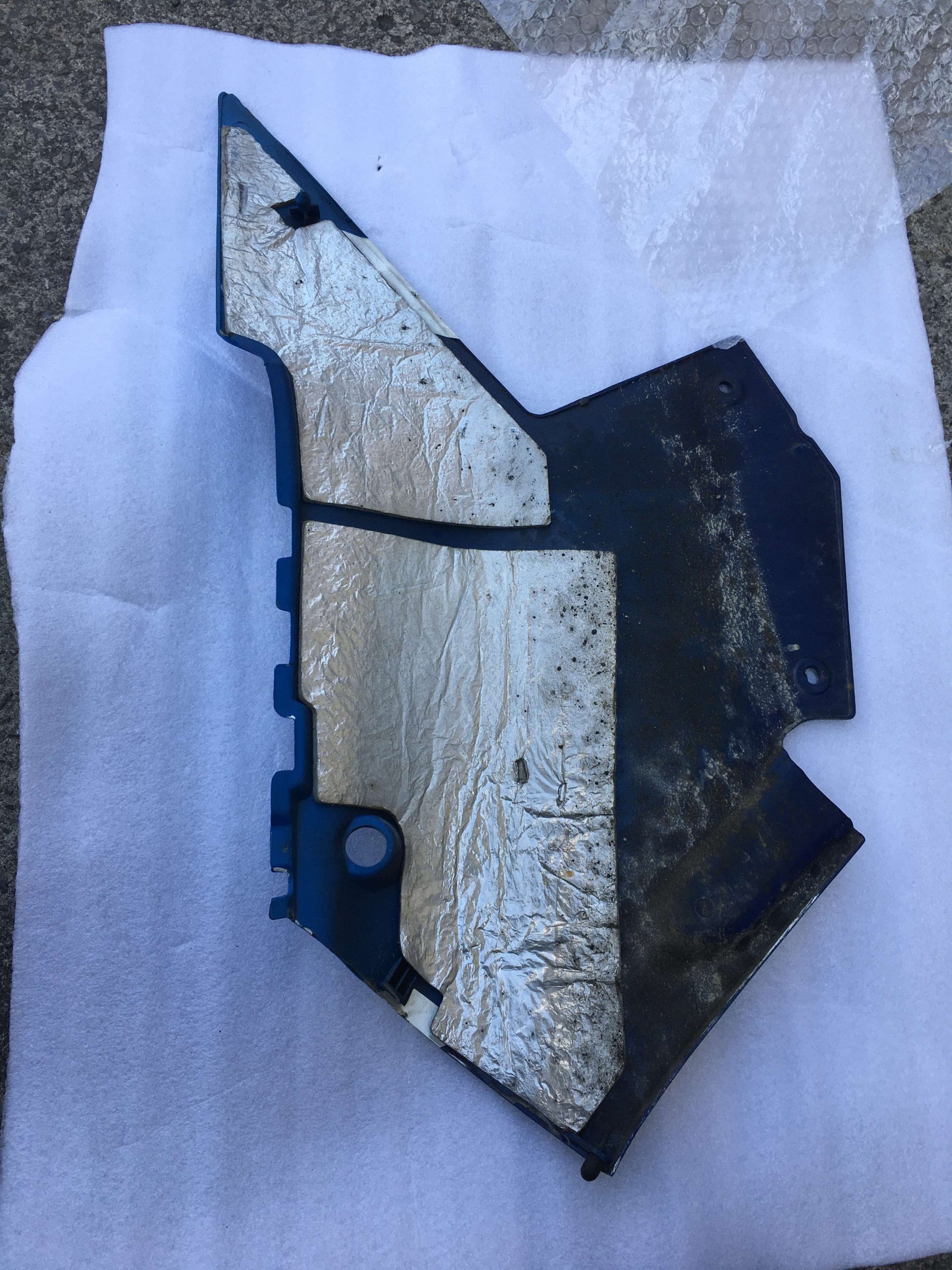 1985 Suzuki RG500 OEM Full Body Fairing Set – Complete Original Panels – Excellent Condition - Image 26